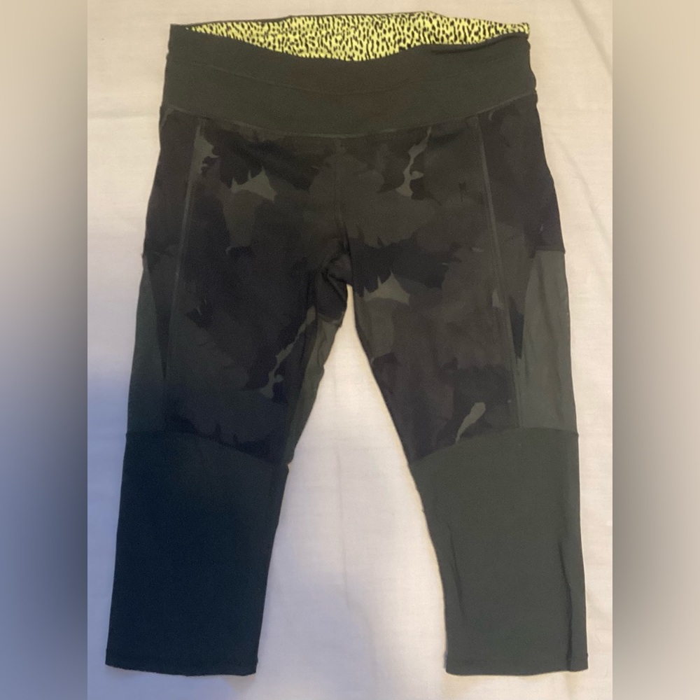 Lululemon Womens Cropped Leggings Size 4 Green VGC